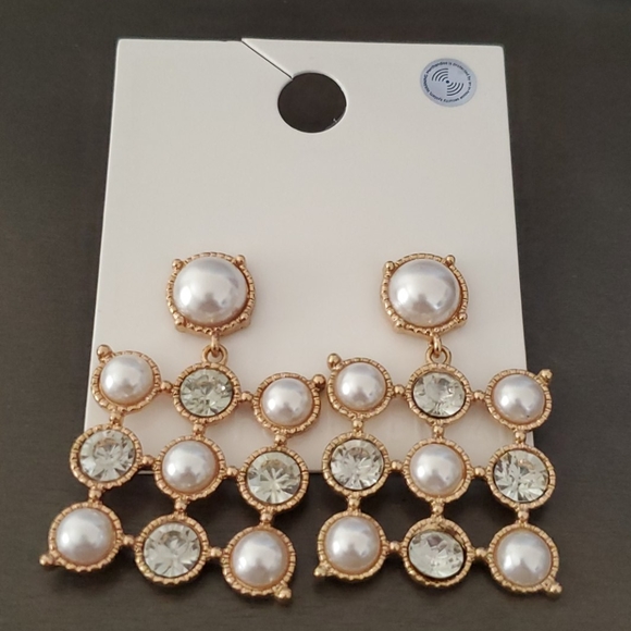 Forever 21 Jewelry - NWT forever 21 earrings 💛